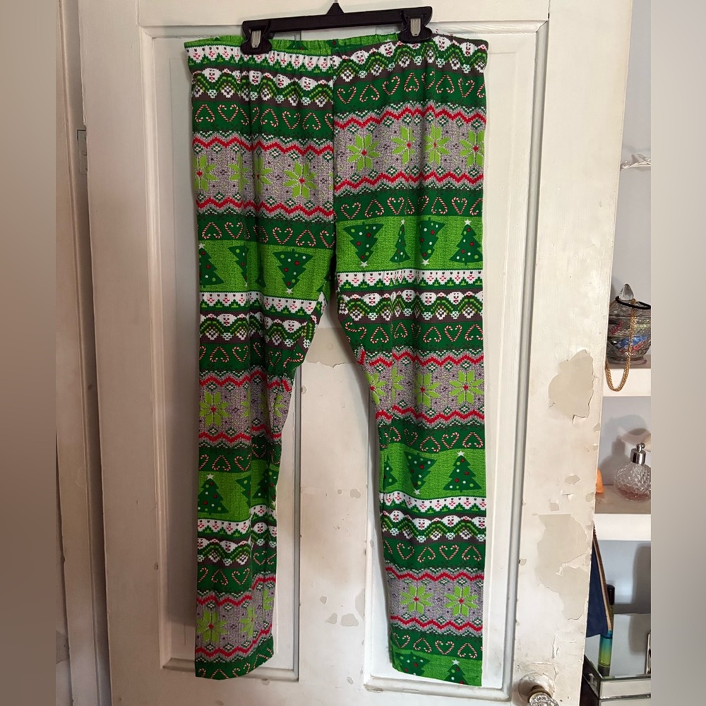 No Boundaries Green Festive Leggings
